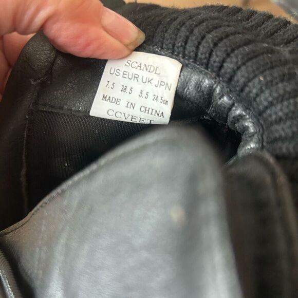 Dream Pairs Black Heeled Boots - Picture 10 of 10